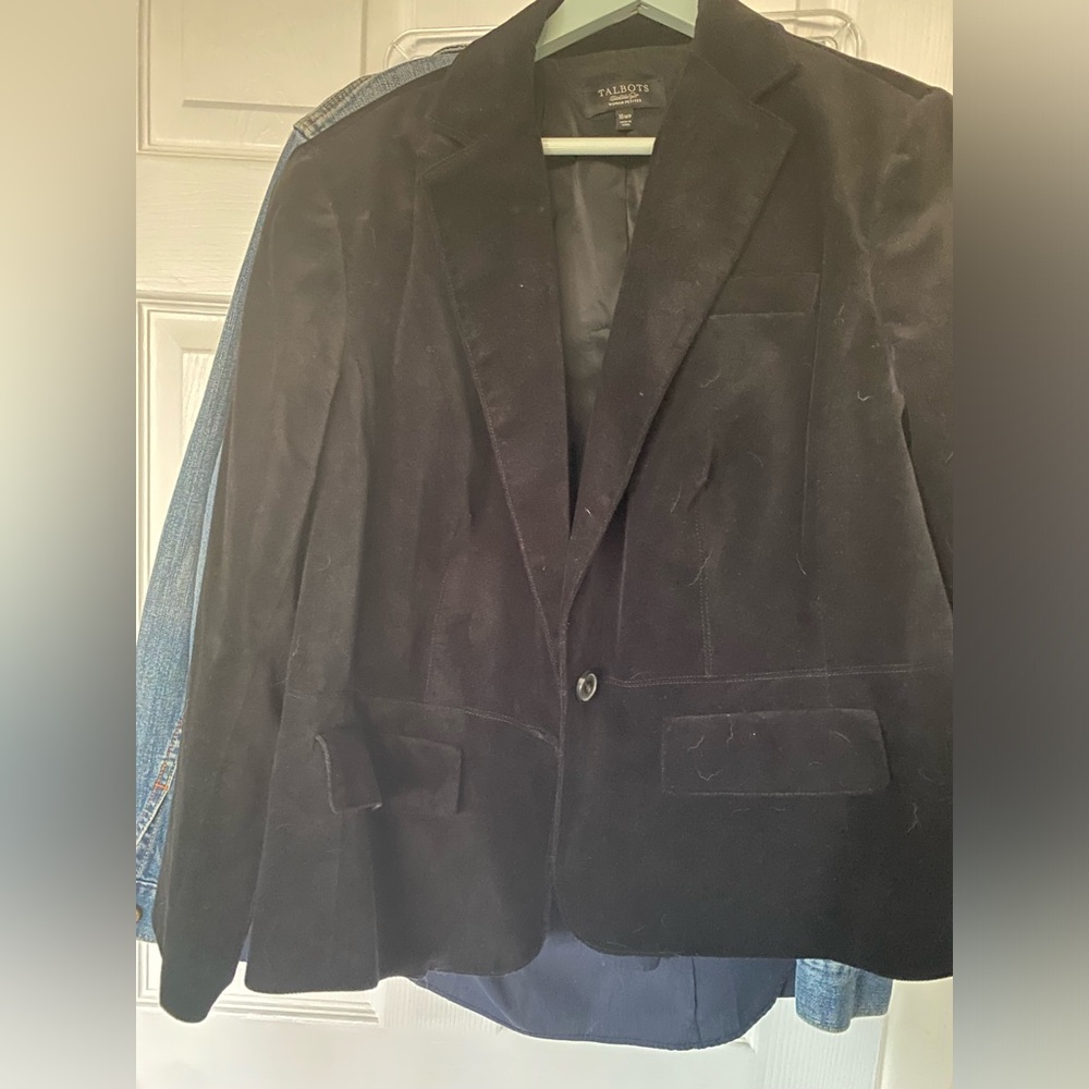 Gently used Talbots  women’s size 16 petite black  velvet blazer
